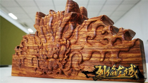 奢华有内涵仙峰《烈焰龙城》红木屠龙刀开箱首曝_游戏资讯-游民部落(gamecolg.com)