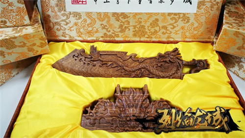 奢华有内涵仙峰《烈焰龙城》红木屠龙刀开箱首曝_游戏资讯-游民部落(gamecolg.com)