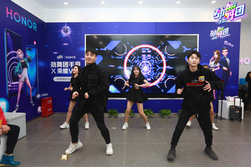 《劲舞团》手游X荣耀v20线下主题店活动来袭!_游戏资讯-游民部落(gamecolg.com)