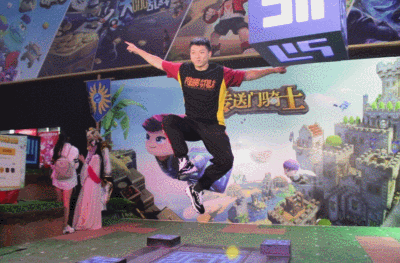 恶战龙Boss《传送门骑士》ChinaJoy上演美女与野兽_游戏资讯-游民部落(gamecolg.com)