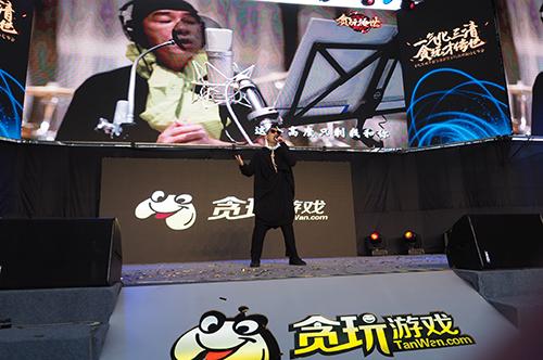 贪玩游戏陈小春露天开唱现场火爆游客翻墙进场_游戏资讯-游民部落(gamecolg.com)