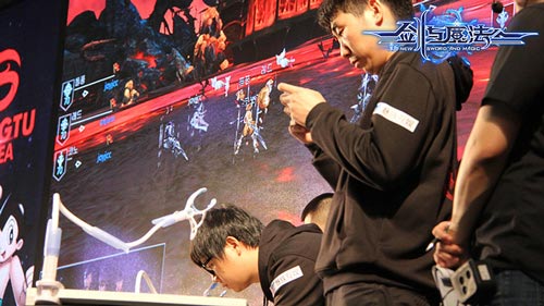 《新剑与魔法》3v3挑战赛中国夺冠女神泰妍助阵对决_游戏资讯-游民部落(gamecolg.com)