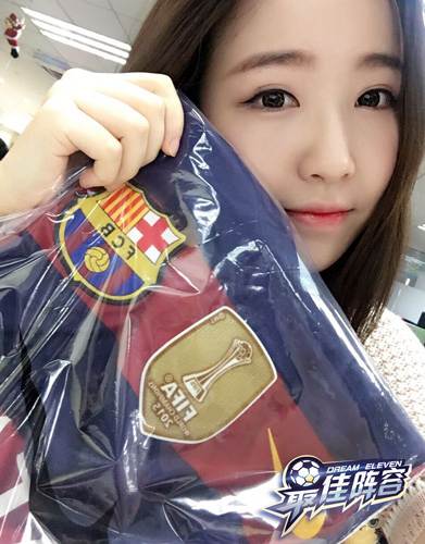 《最佳阵容》大R美女玩家专访谁说美女不懂足球_游戏资讯-游民部落(gamecolg.com)