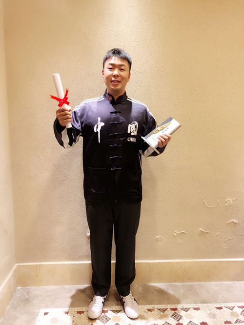 杜海涛以游戏制作人身份现身金翎奖颁奖典礼_游戏资讯-游民部落(gamecolg.com)