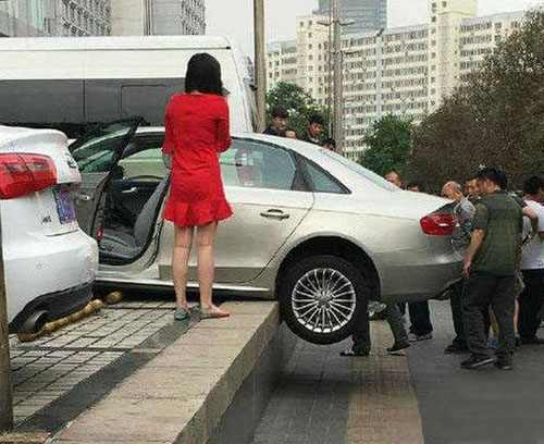 《我为车狂》女同事送我回家历险记_游戏资讯-游民部落(gamecolg.com)