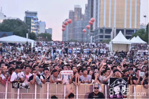 鱼乐盛典”颁奖典礼举行提出10亿元“主播星计划”_游戏资讯-游民部落(gamecolg.com)
