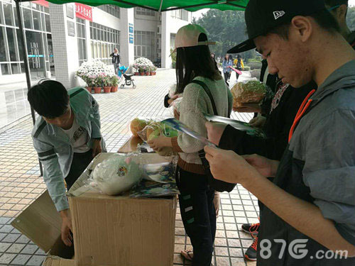 《翻滚球球》萌趣球球上大学高校活动火热进行_游戏资讯-游民部落(gamecolg.com)