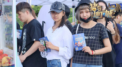 《猪与地下城》亮相南京高校大篷车引爆卡牌电竞_游戏资讯-游民部落(gamecolg.com)