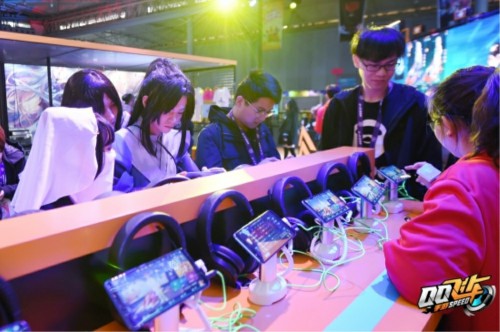 QQ飞车手游首秀TGC超高人气玩转激情_游戏资讯-游民部落(gamecolg.com)